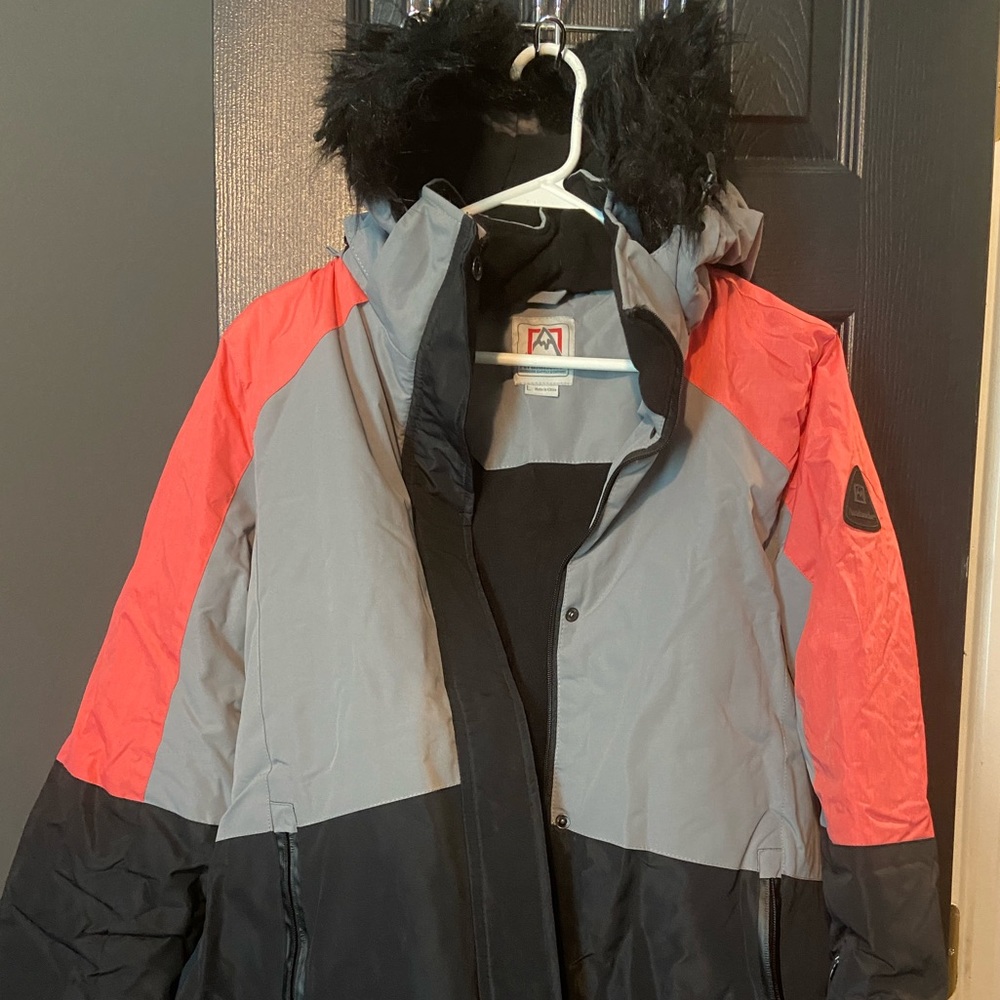 Hooded ski jacket